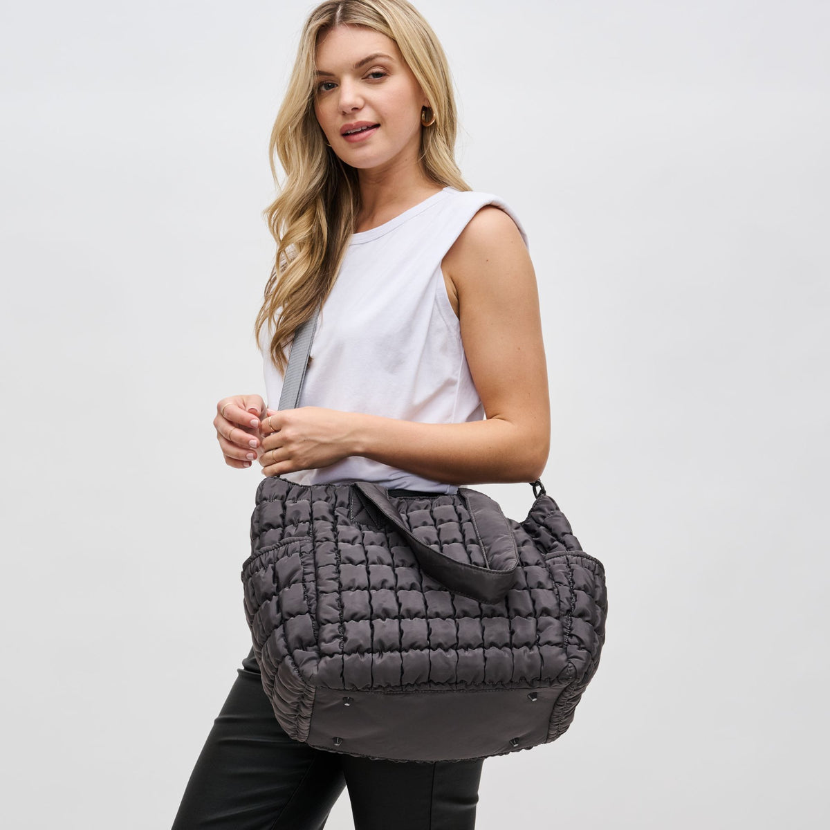 Woman wearing Carbon Sol and Selene Dreamer Tote 841764108454 View 3 | Carbon
