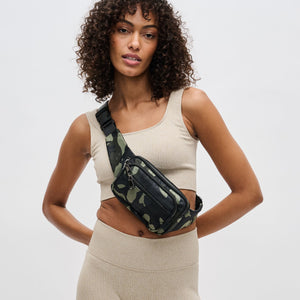 Woman wearing Camo Sol and Selene Hip Hugger Belt Bag 841764104135 View 1 | Camo