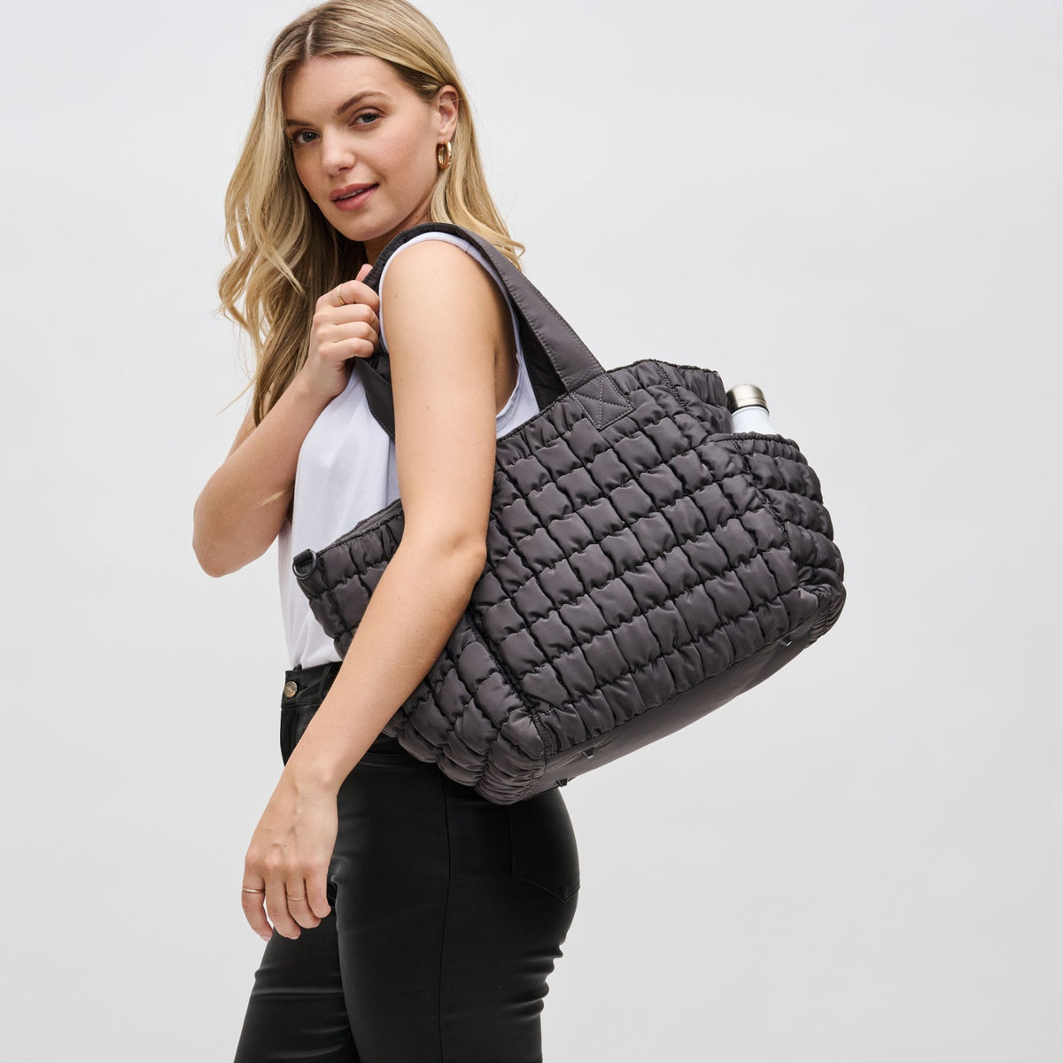 Woman wearing Carbon Sol and Selene Dreamer Tote 841764108454 View 2 | Carbon